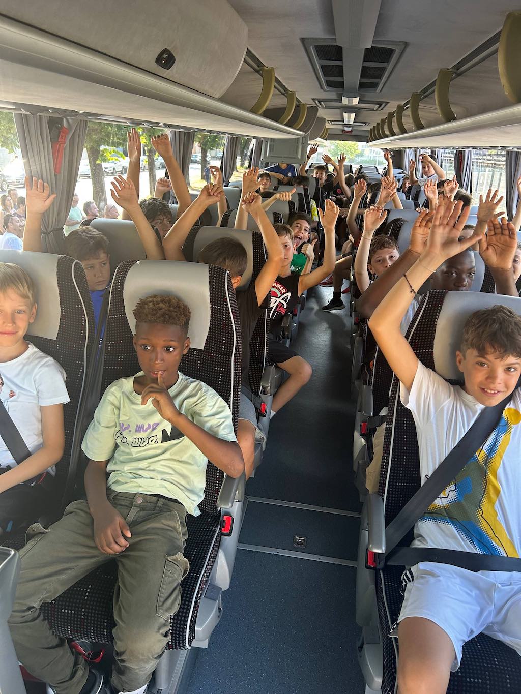 momenti in pullman per il camp calcio estate